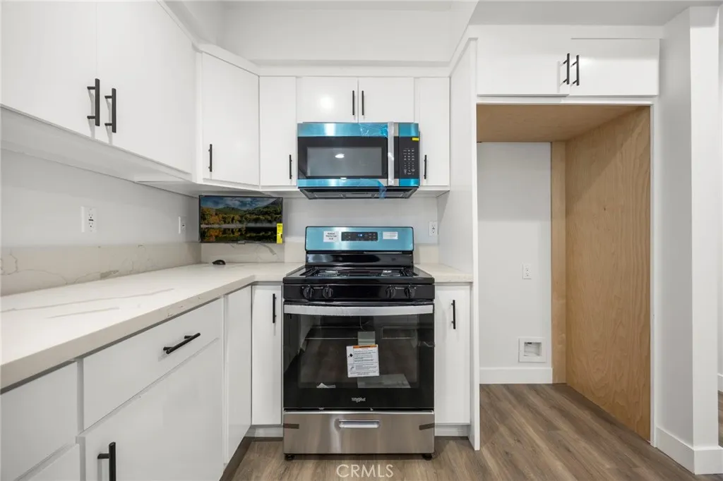 1542 W 84th Street, Los Angeles, California 90047 home-pic-9